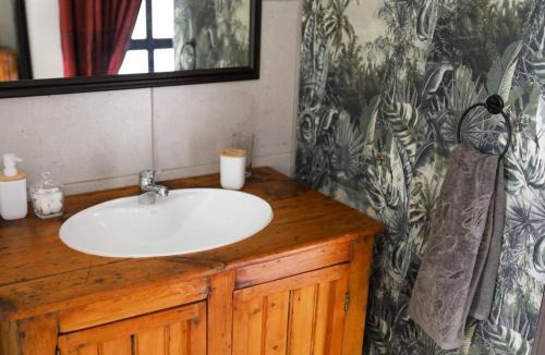 Loerieheuwel Hotel | The Gamtoos Ferry Hotel