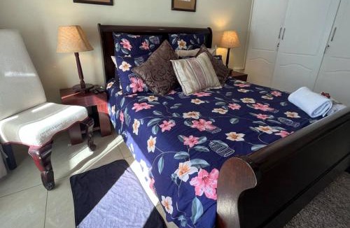 Waterkloof Glen House | The Giraffe Room at Frederick's Place