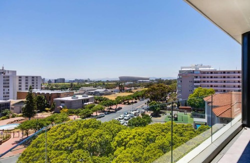Three Anchor Bay Apartment | The Glengariff 603