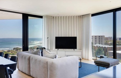 Three Anchor Bay Apartment | The Glengariff 603