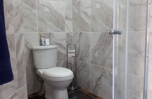 Ekurhuleni Apartment | The Grande Room is 15 minutes from OR Tambo Airport. Walk to all amenities