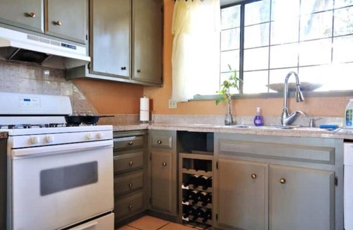 Petaluma House | The Guest House at Azari Vineyards - pool + views