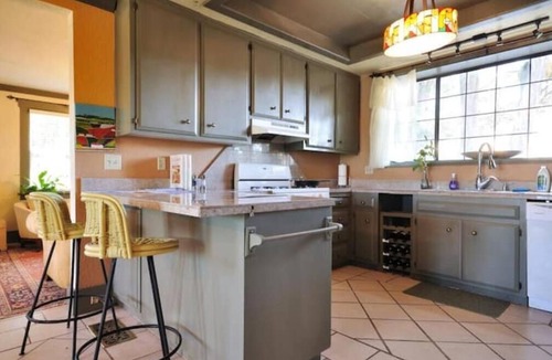 Petaluma House | The Guest House at Azari Vineyards - pool + views