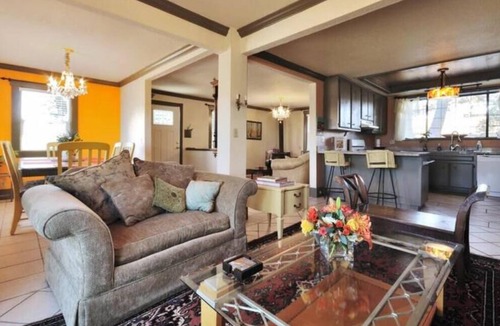 Petaluma House | The Guest House at Azari Vineyards - pool + views