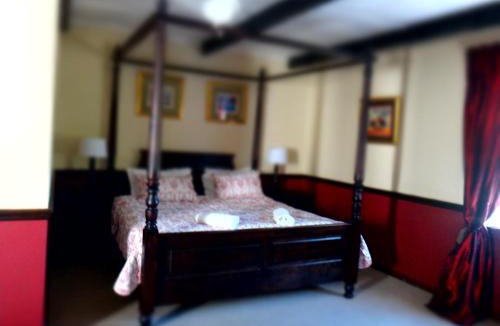 Bathurst House | The Historic Pig and Whistle Inn
