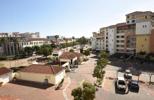 Century City Apartment | The Island Club Apartment