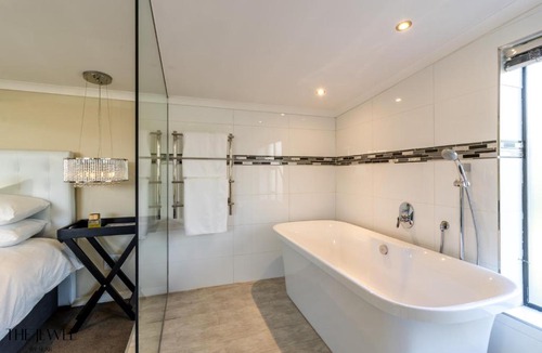 Bellville Bed & Breakfast | The Jewel B&B