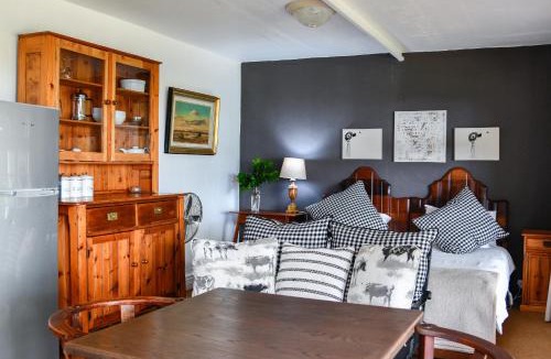 Hilton House | The Knoll Historic Guest Farm