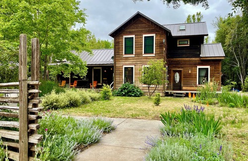 Anderson Valley House | The Knotty Oak - 3 Houses/Sleeps 26 in Philo - Weddings/Retreats/Families