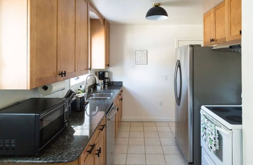 South San Mateo House | The Laurel Pad -12-Min From SFO, Tastefully Designed, Work Station