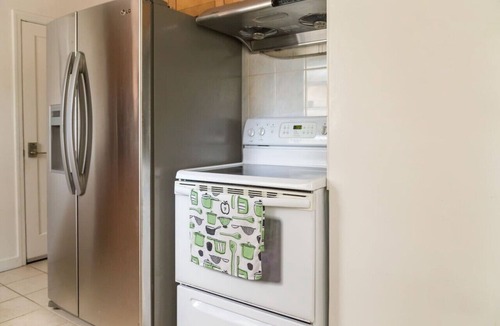 South San Mateo House | The Laurel Pad -12-Min From SFO, Tastefully Designed, Work Station