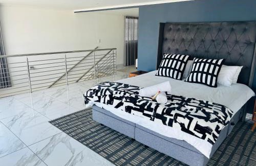 Bloubergstrand House | The Lighthouse - Beachfront