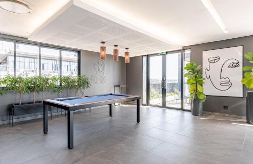 Sandown Apartment | The Lineal City Apartment in heart of Sandton with Backup Water and Power