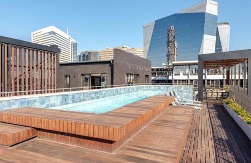 Sandown Apartment | The Lineal City Apartment in heart of Sandton with Backup Water and Power