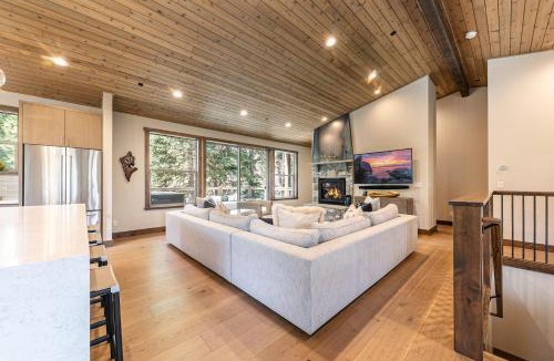 Comstock Acres House | The Lodge on The West Shore by Tahoe Getaways - Pet Friendly 5BR w Private Hot Tub and Enclosed Yard