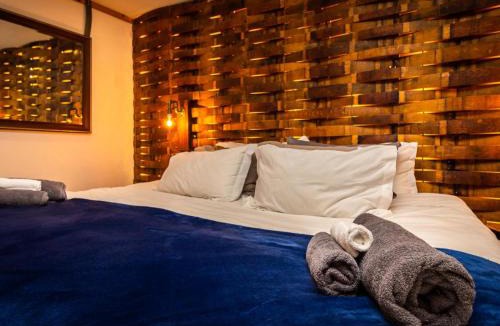 Stellenbosch Cabin | The Log Cabin Lodge