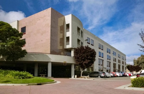 Cupertino Apartment | The luxurious Cupertino Hotel. A Short 8 mile drive to Levi's Stadium