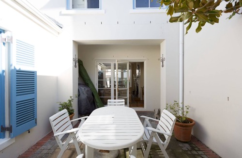 Kalk Bay Apartment | The Majestic village Middedorp 2