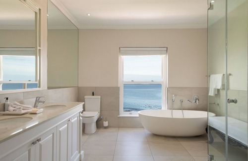 Hermanus City-Centre Hotel | The Marine Hermanus