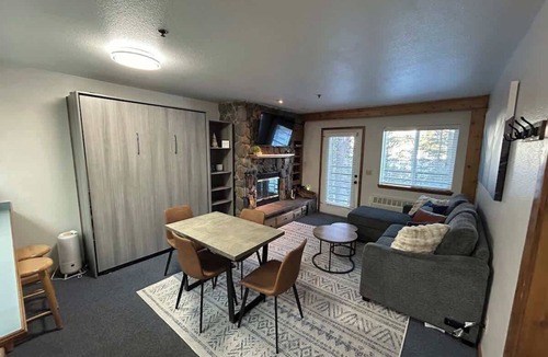 Kirkwood Apartment | The Meadows- Charming 1BD2BA Ski Condo