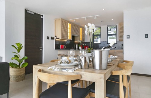 Three Anchor Bay Apartment | The Murex 3 Bedroom-Serviced Apartment