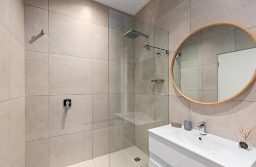 Clifton Apartment | The Number Collection 5101