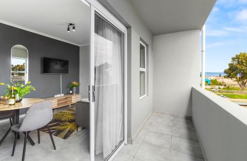 Bloubergstrand Apartment | The Orion 18 by Host Agents