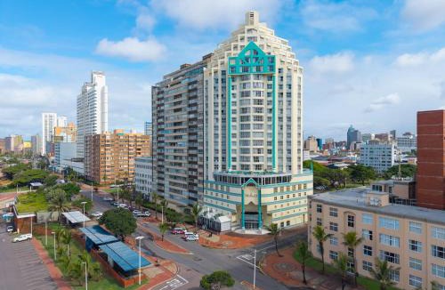 North Beach Apartment | The Palace All-Suite 3 Bedroom Penthouse 2201 by First Private Stays