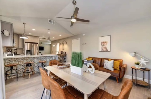 Sacramento House | The PALMERA House with Private Pool Oasis, 3BR, Near Galleria Sacramento