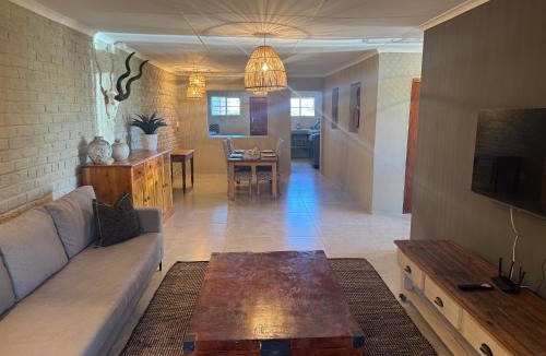 Blue Crane Route Apartment | The Pecan Cottage