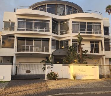 West Beach House | The Penthouse, Pub Lounge and Porch on the Palace, Bloubergstrand