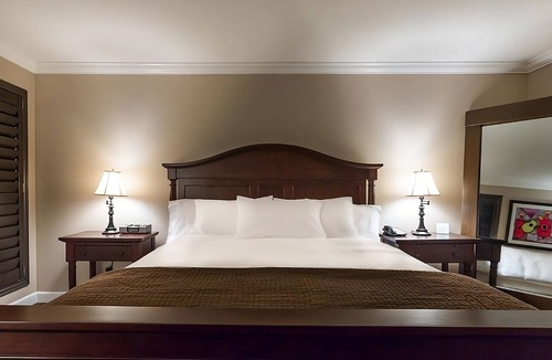 Cupertino Hotel | The Perfect Cupertino Stay | Pool Access, Free Breakfast, Pets Are Welcome!