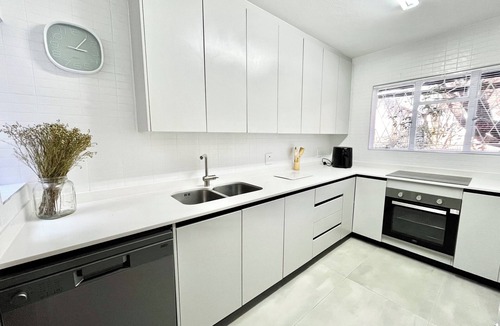 Pretoria House | The perfect home away from home! nThree bedroom townhouse with dedicated office.