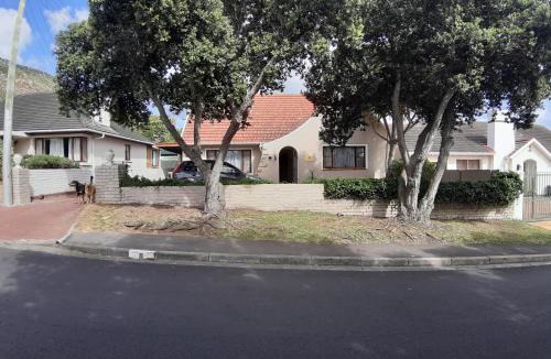Fish Hoek Apartment | The Pool Cottage