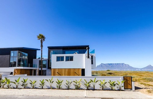 Sunset Beach Apartment | The Pool-Suite @ Oocean 9