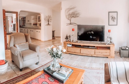 Faerie Glen House | The property is thatched roof house with a homely feeling, home away from home.