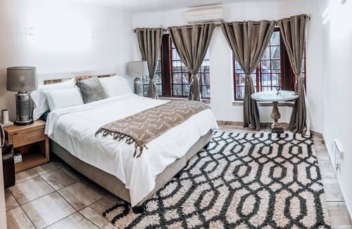 Faerie Glen House | The property is thatched roof house with a homely feeling, home away from home.