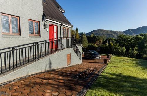 Clarens House | The Red Door