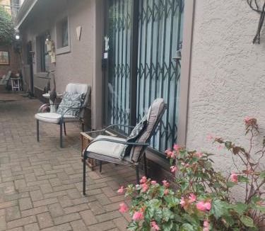 New Germany Apartment | The right place : Ideal for the smart business person. 25km to DBN.