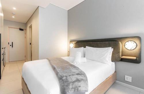 Bo'Kaap Apartment | The Rose 105: Studio Apartment with Rooftop Pool