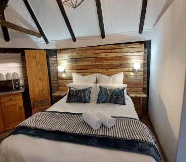 Langenhoven Park Apartment | The Spare Room Cottage - cosy and private
