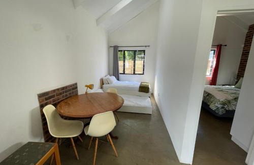 Howick Apartment | The Stables, Central Garden Cottage in Howick