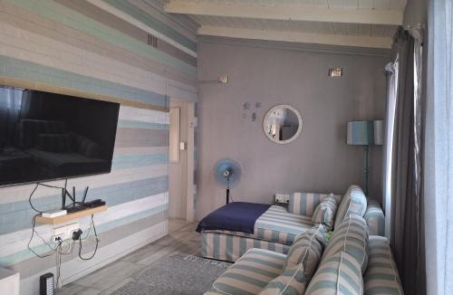 Scottburgh South Ski Chalet | The Starfish Cottage