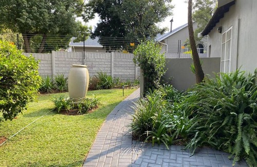 Greater Johannesburg Metropolitan Area Apartment | The Suite Fourways