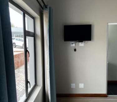 Beacon Bay House | The Twin Villas Guest House