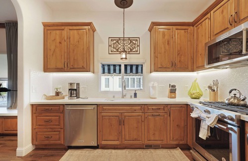 Lodi House | The Veranda on Walnut - Luxury Downtown Lodi Stay