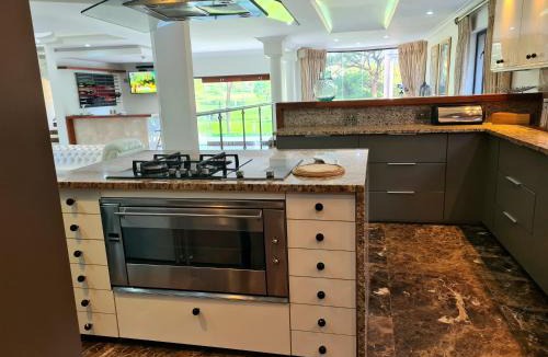 Hartbeespoort Villa | The Villa Luxe Hartbeespoort Golf and Wildlife Estate