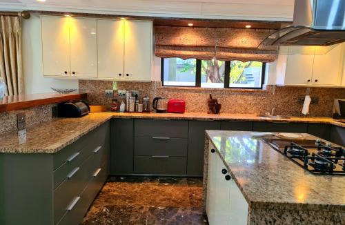 Hartbeespoort Villa | The Villa Luxe Hartbeespoort Golf and Wildlife Estate