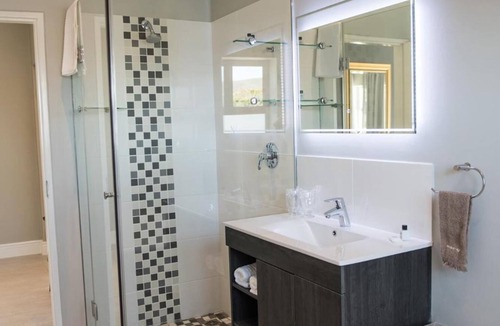 Hermanus Bed & Breakfast | The Whale on Main B&B