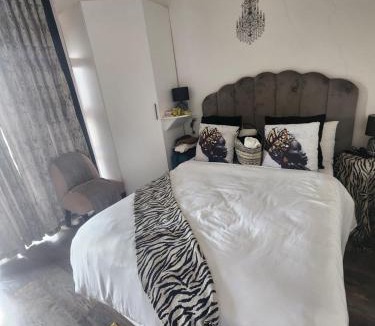 Vryburg House | Thee Agolo Guesthouse